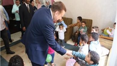 محافظ المنوفية يزور دور الأيتام ويوزع عيدية وهدايا الرئيس في عيد الفطر