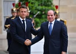 الرئيس السيسي وماكرون يصلان العريش بعد قليل