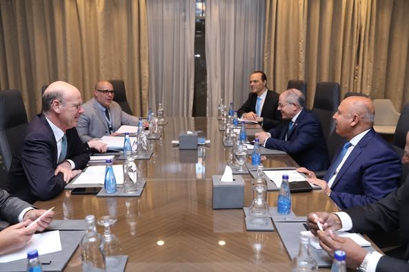 “الوزير” يلتقي وزير الاقتصاد الفرنسي لبحث التعاون المشترك بالنقل والصناعة